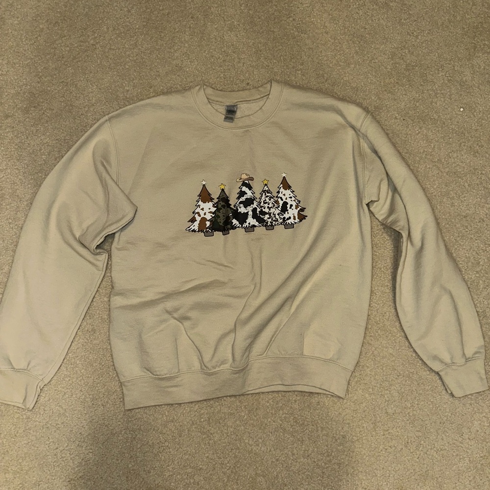 Gildan Beige Sweater with Tree Design